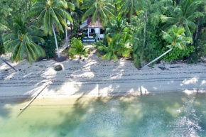 FRONT BEACH BUNGALOW - OUTDOOR SHOWER - Working Desk